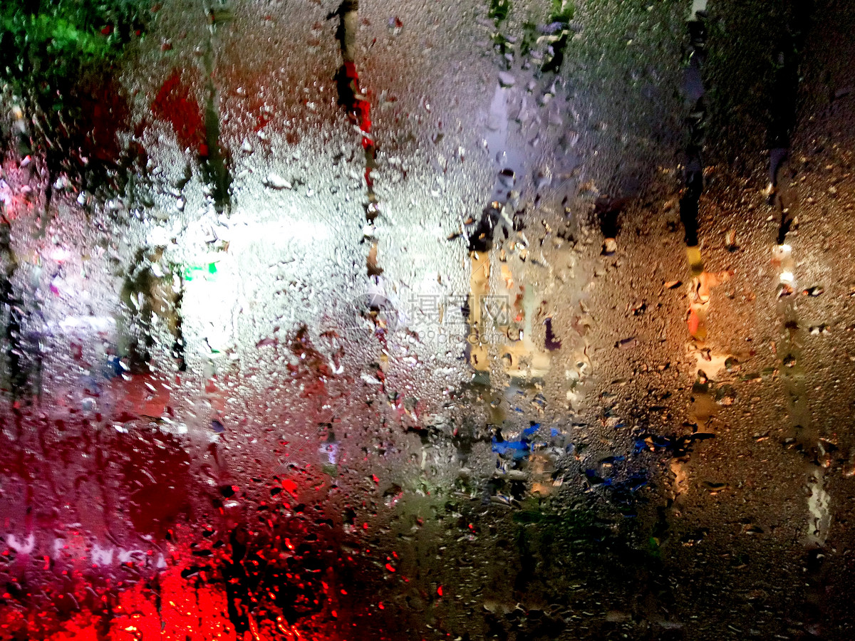 雨天里的车窗