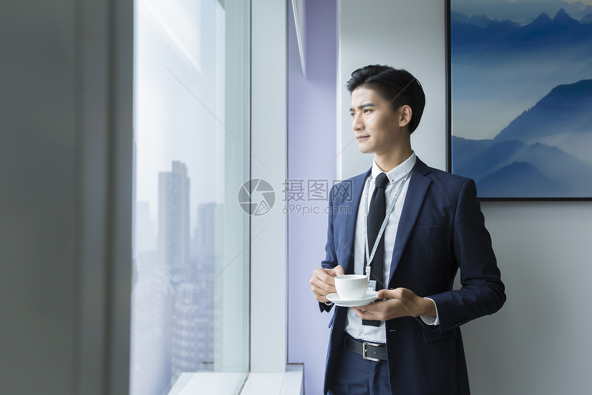 新浪微博  花瓣 举报 标签: 成功人士正装眺望远方成功憧憬办公室商务