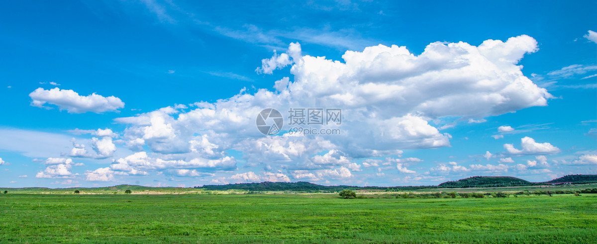 照片 自然风景 蓝天白云下的草原.