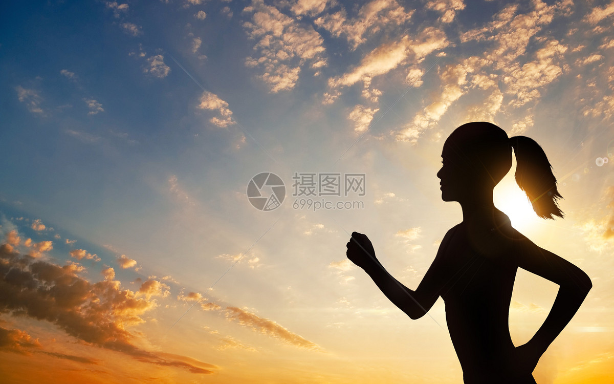 日落女孩运动跑步