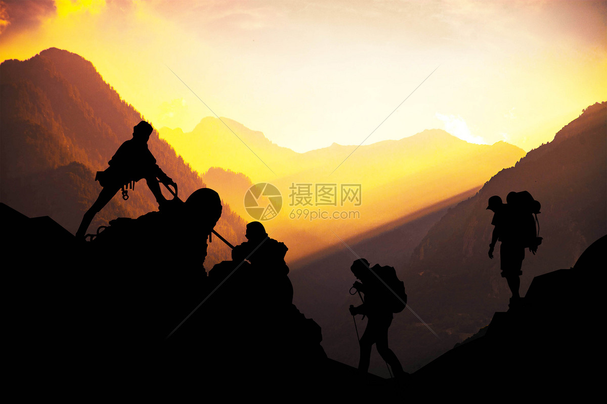 夕阳下励志登山