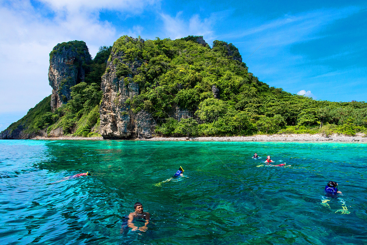 泰国普吉岛蓝天白云沙滩旅游图高清图片下载-正版图片500633693-摄图网