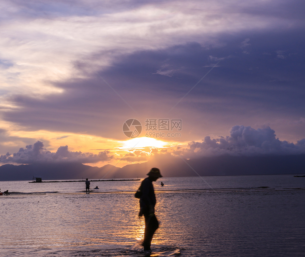 海滩夏天日落人物剪影