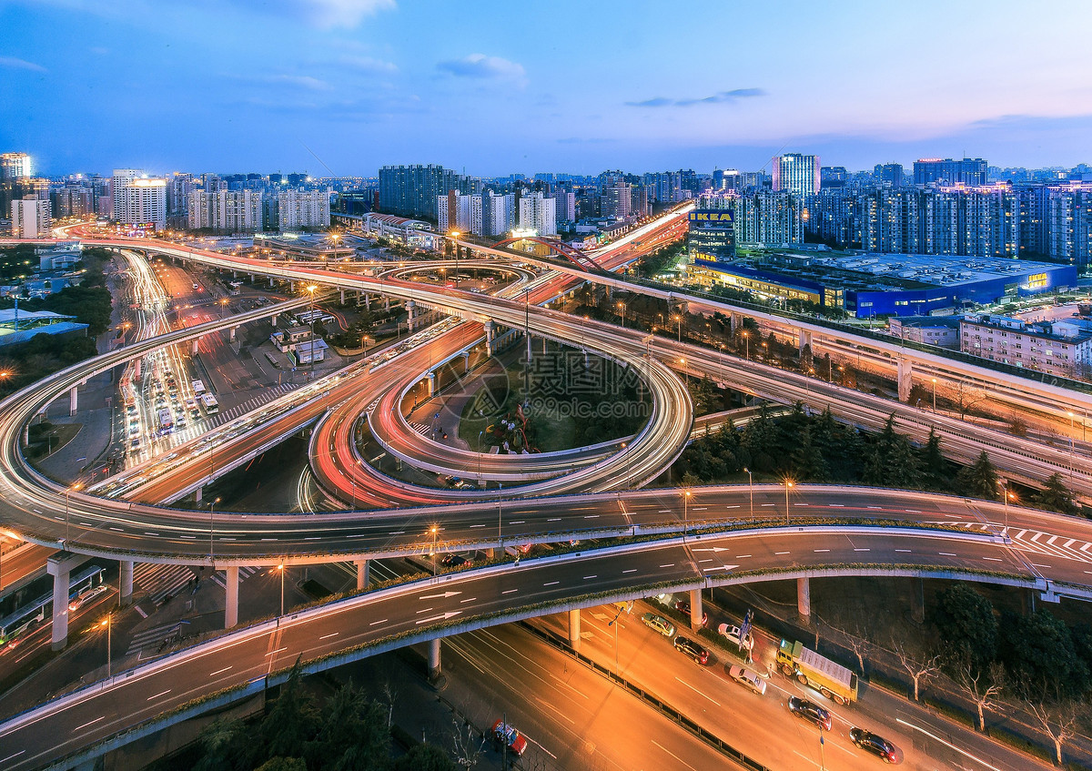 上海繁华都市繁忙的交通高架桥景观高清图片下载-正版