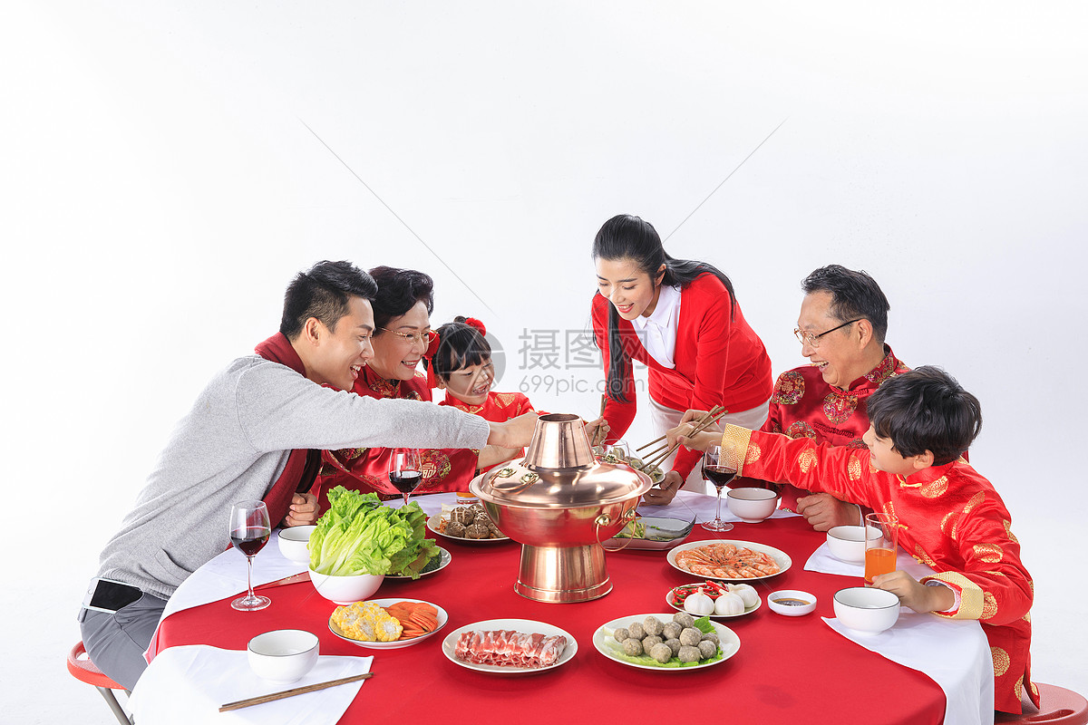 新年一家人在一起团圆聚餐