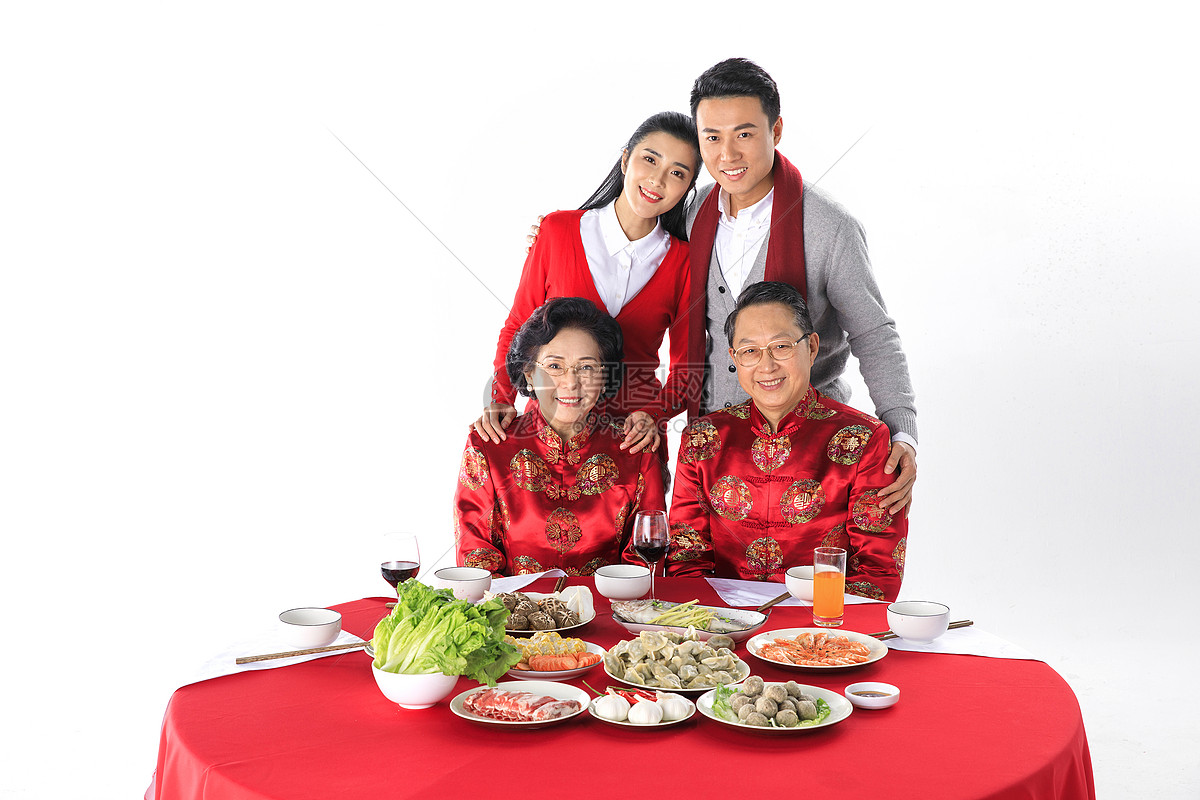 新年一家人在一起团圆聚餐