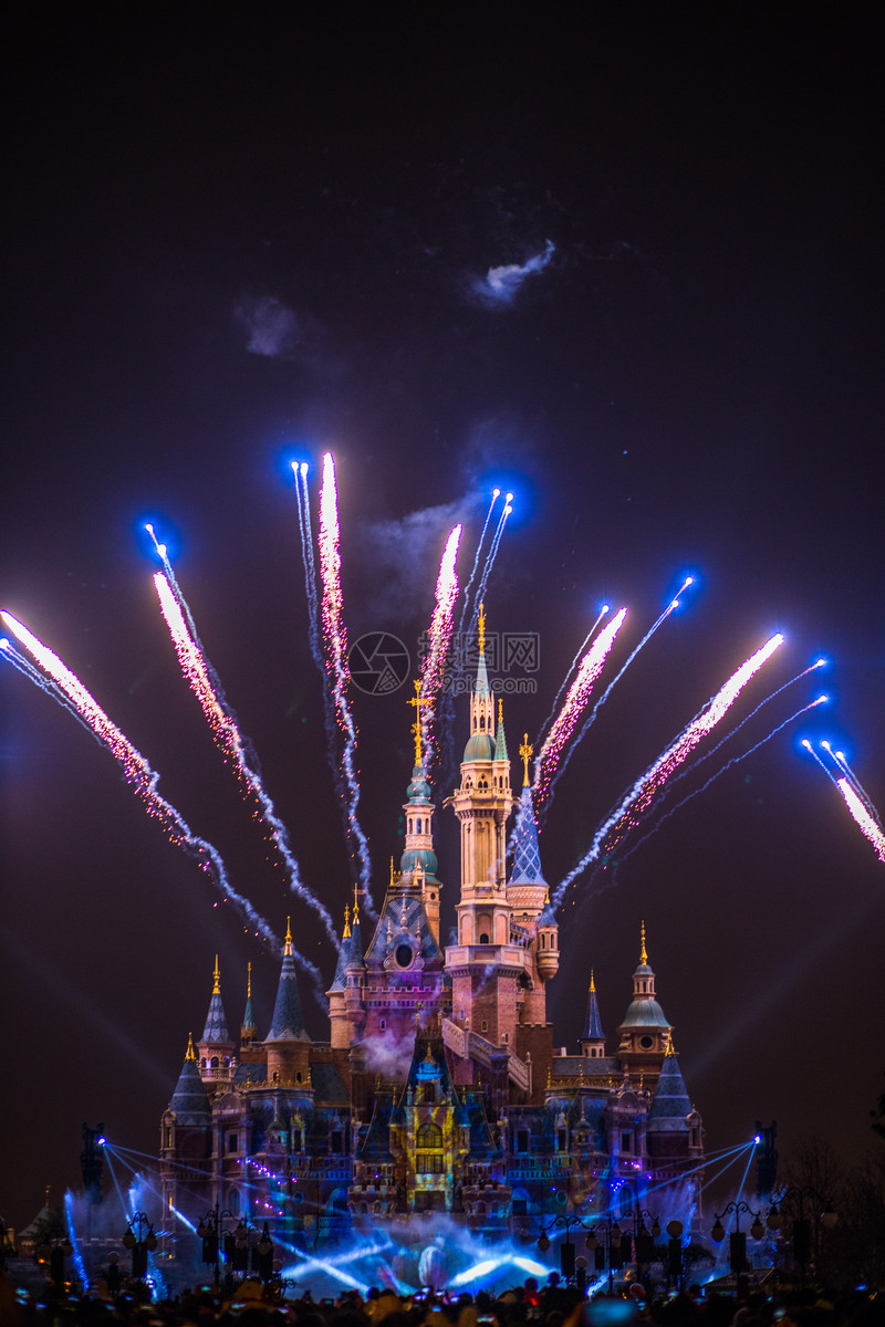 迪士尼城堡夜景烟花照片