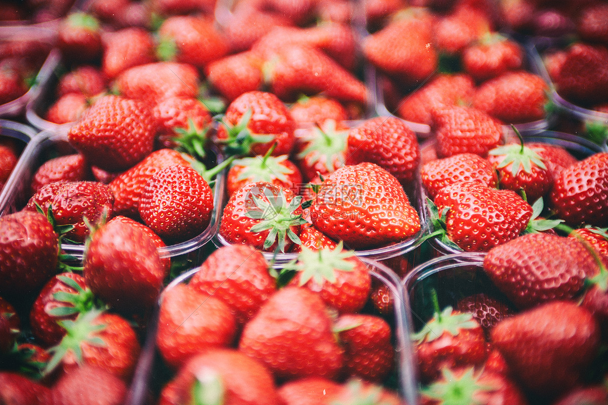 超市的新鲜草莓