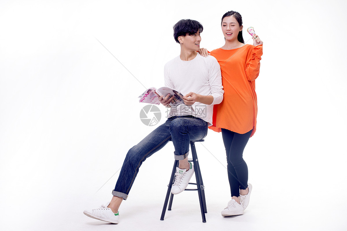 男女情侣秀恩爱