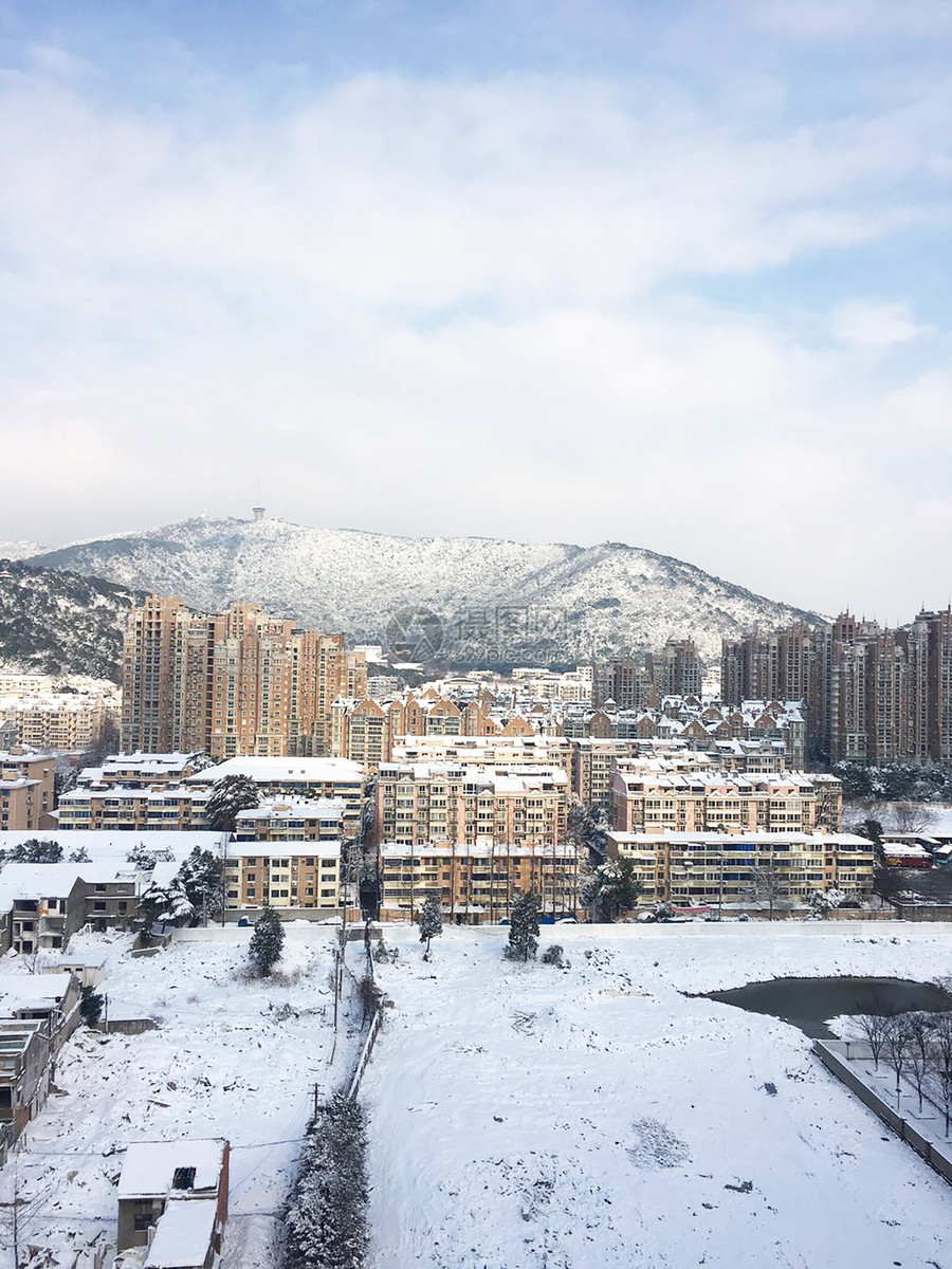 城市雪景