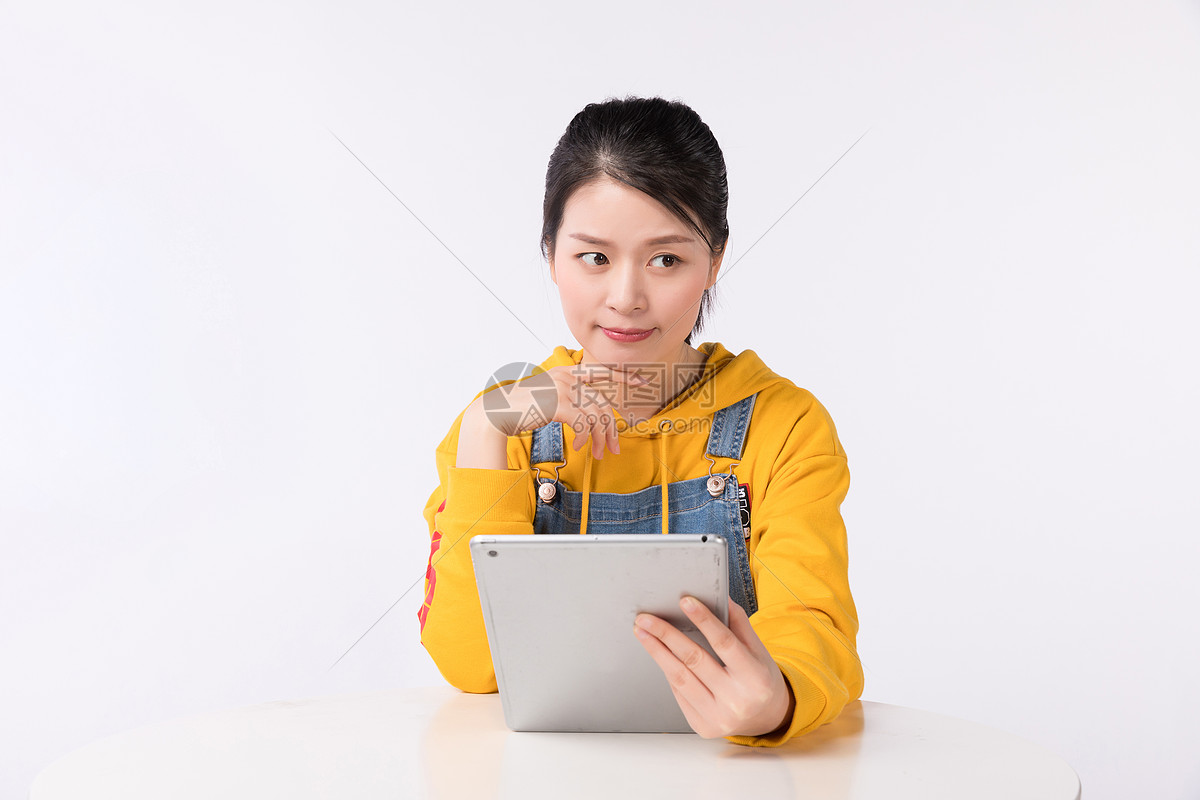 正在思考的学生形象
