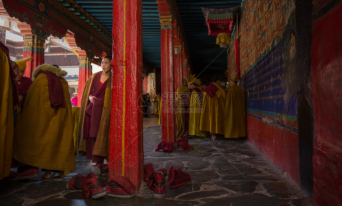 西藏喇嘛庙里的僧侣