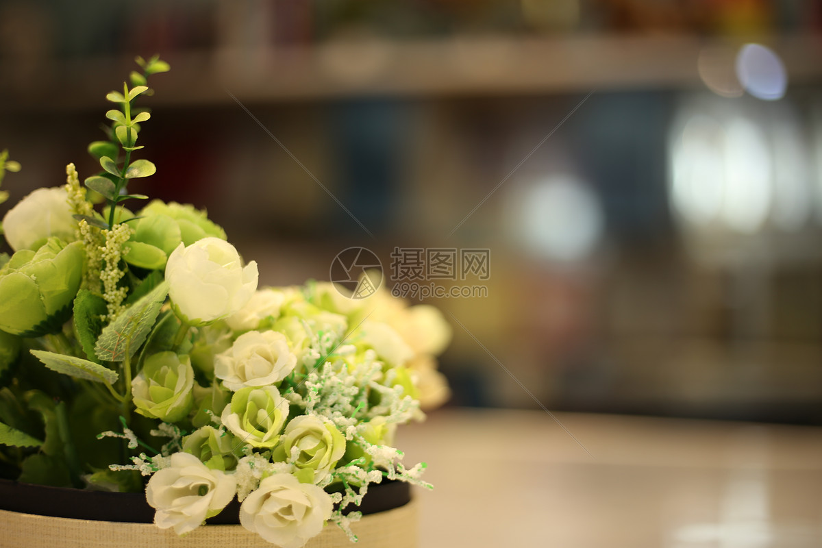 餐桌上的花jpg