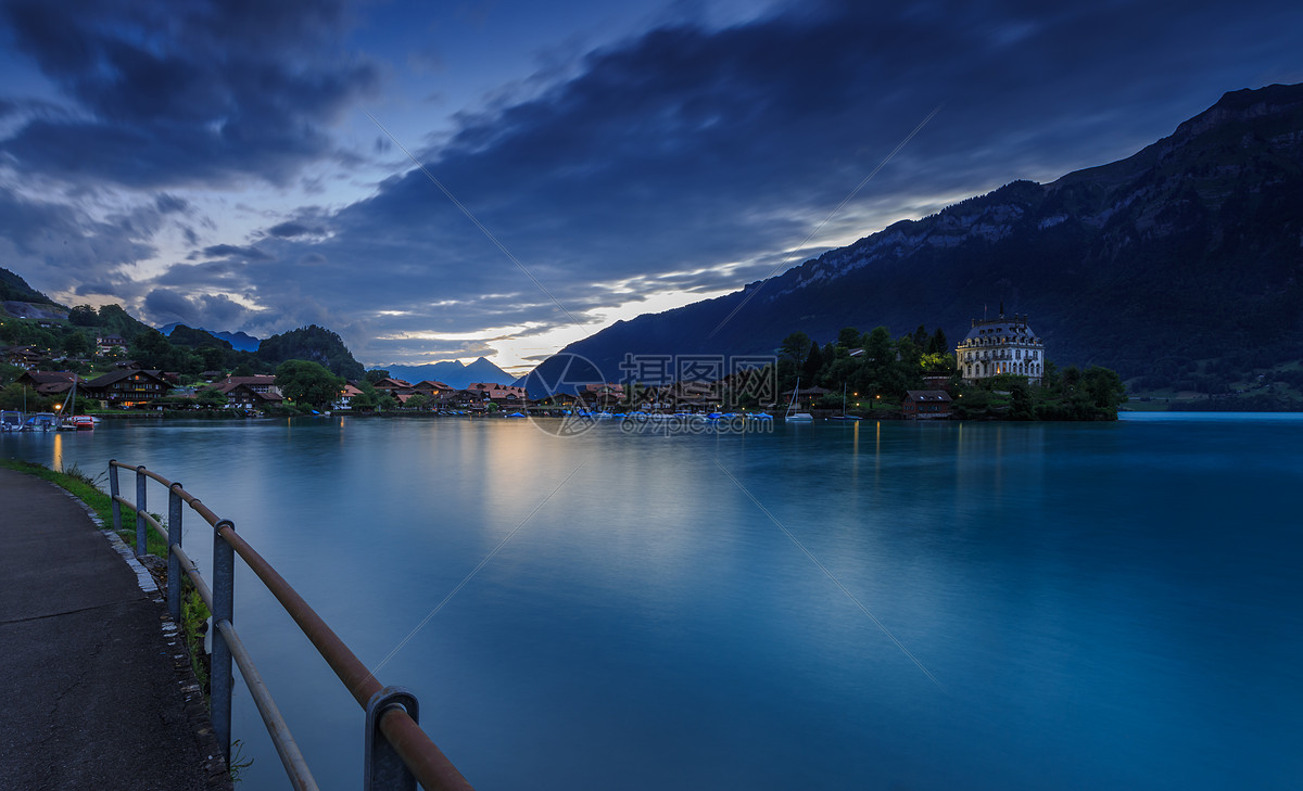 恬静旅游目的地湖光山色湖泊瑞士自然美风景瑞士因特拉肯湖夜景风光