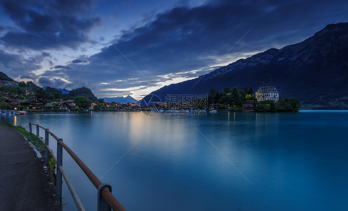 瑞士因特拉肯湖夜景风光