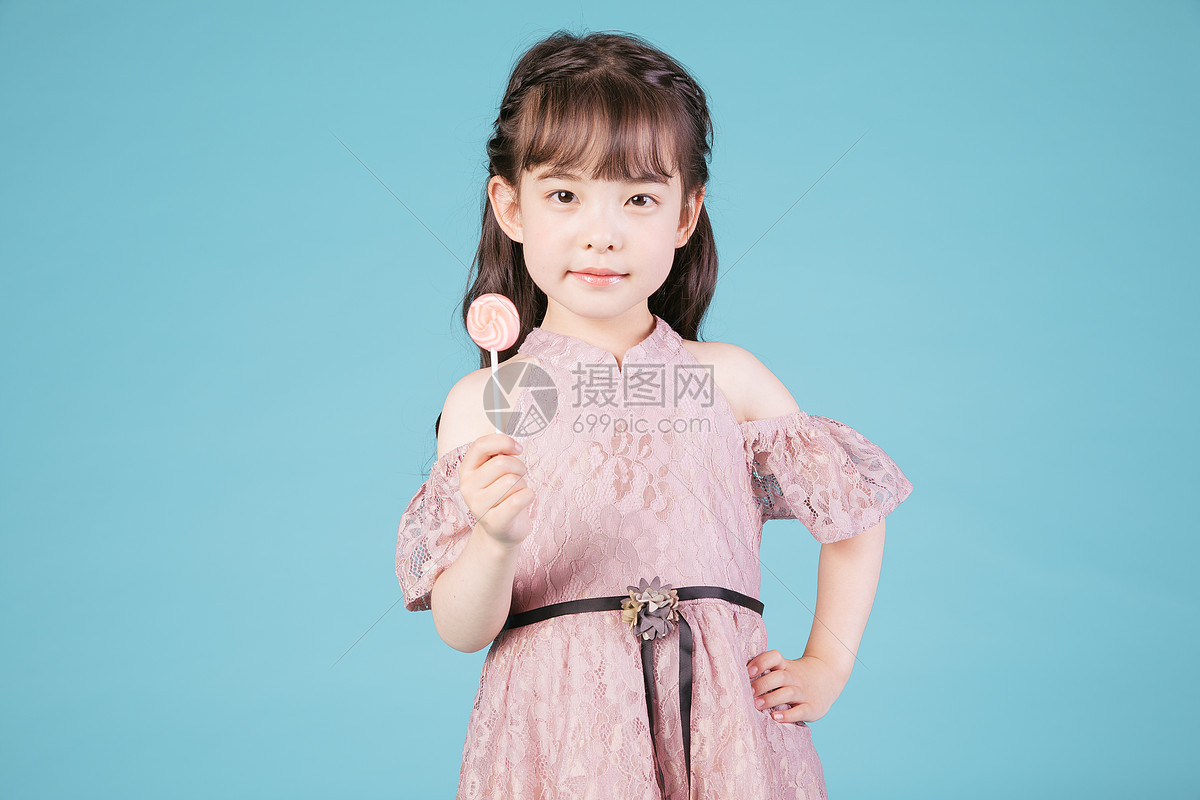 儿童节小女孩儿童手持棒棒糖