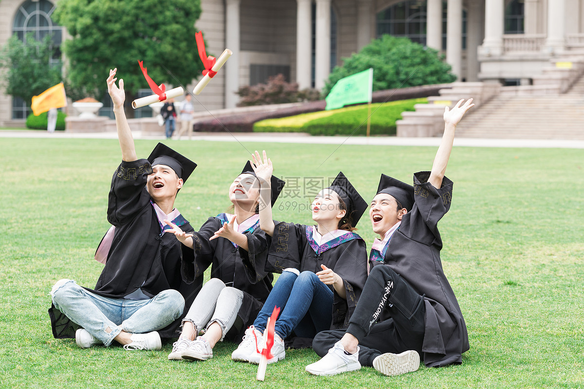 >>喜悦图片大学毕业图片大学生图片学士服图片学生图片开心图片欢呼