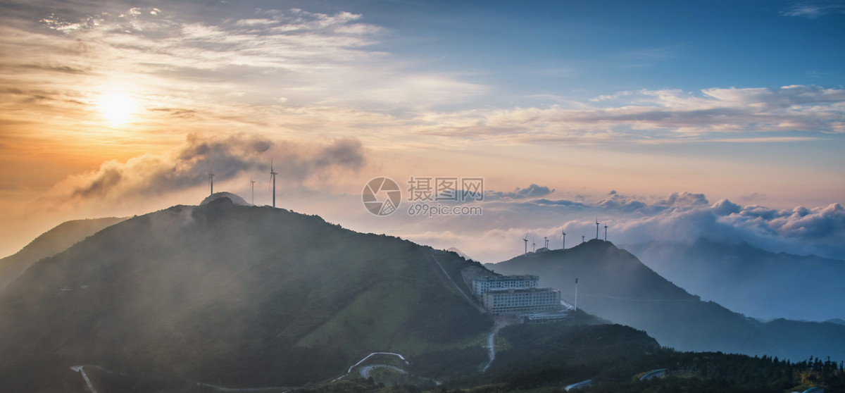 山顶日出云海全景
