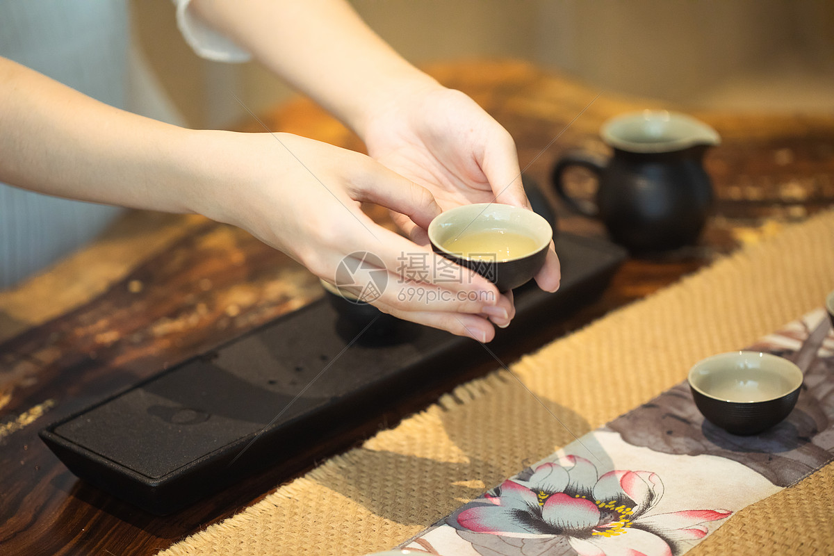 请茶倒茶茶艺文化