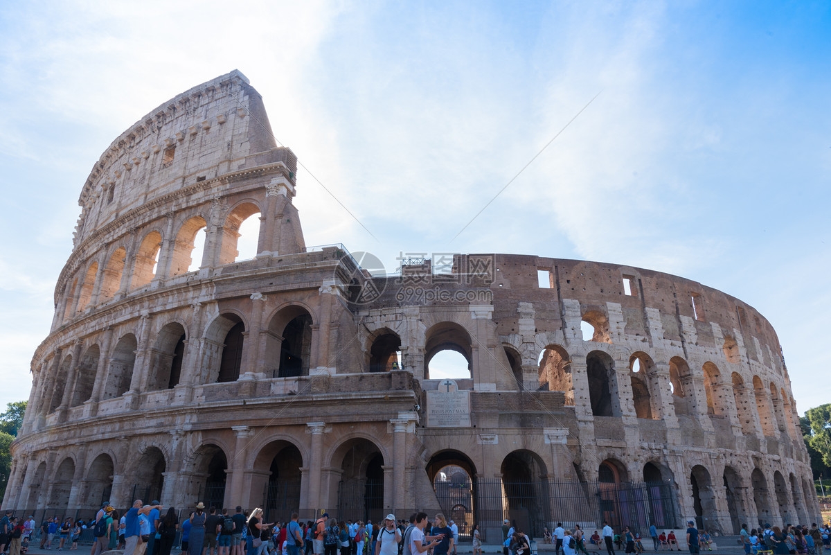 Descubre la majestuosa arquitectura de Roma: historia, monumentos y secretos