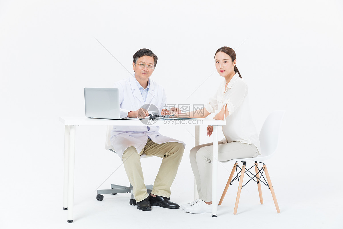 医生给病人看病