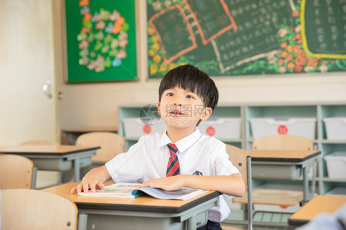 小学生课堂形象