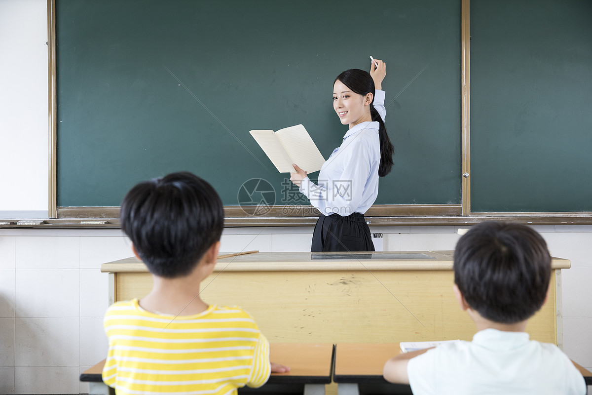 女老师上课