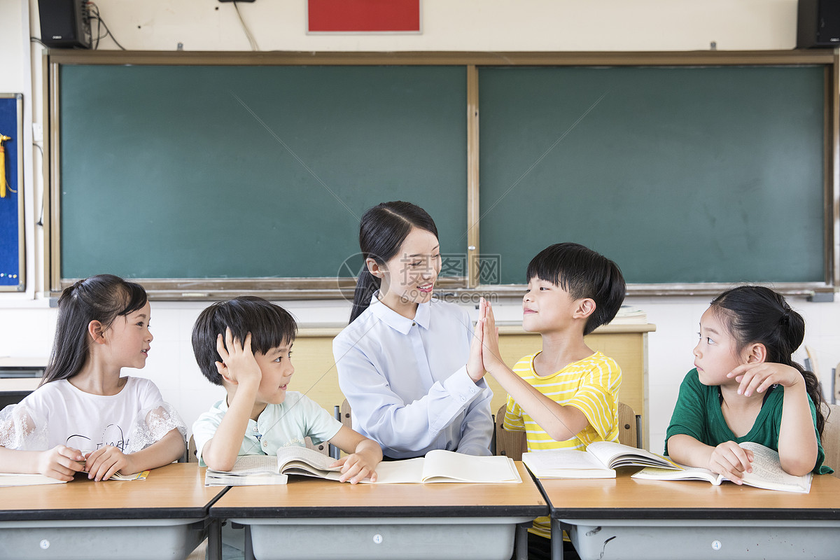 老师学生团结