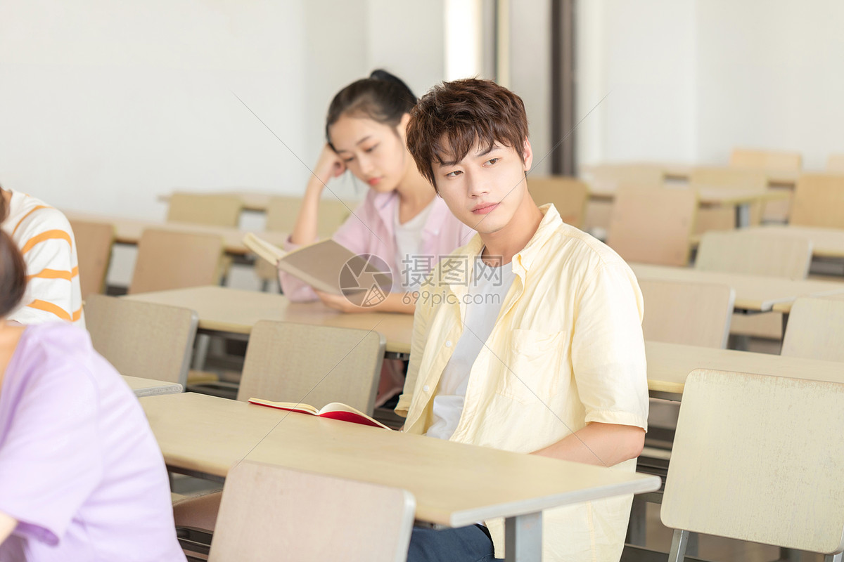 大学生上课