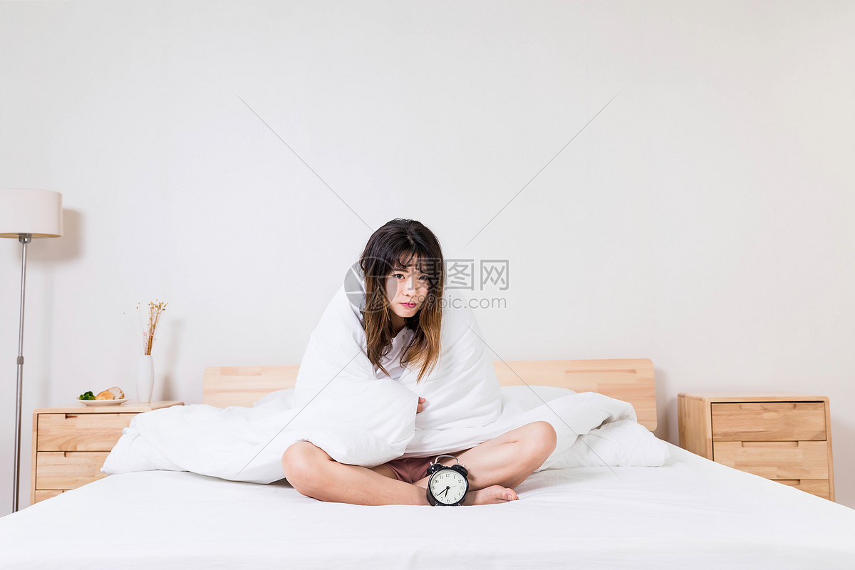 起床气的女孩