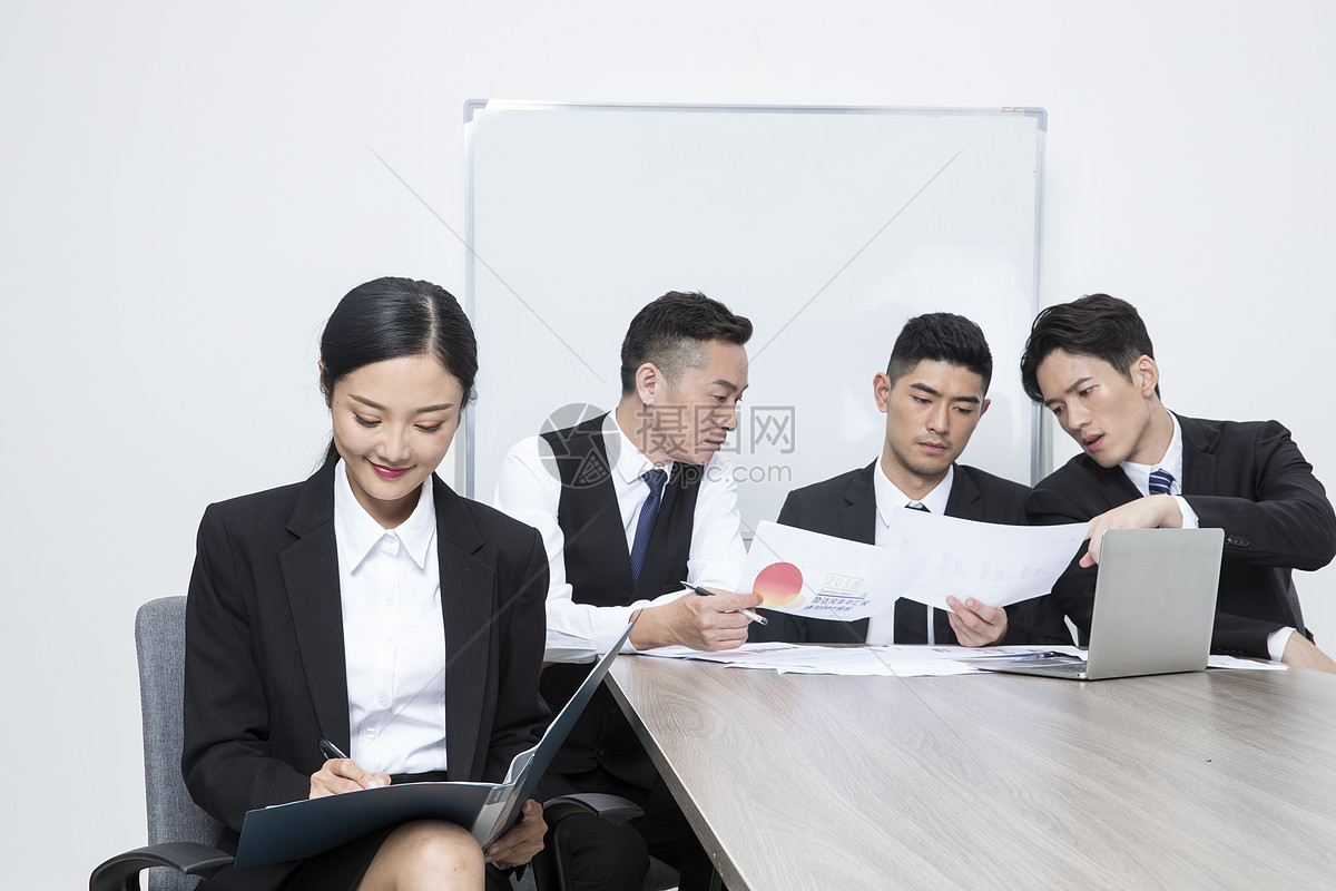 商务团队开会