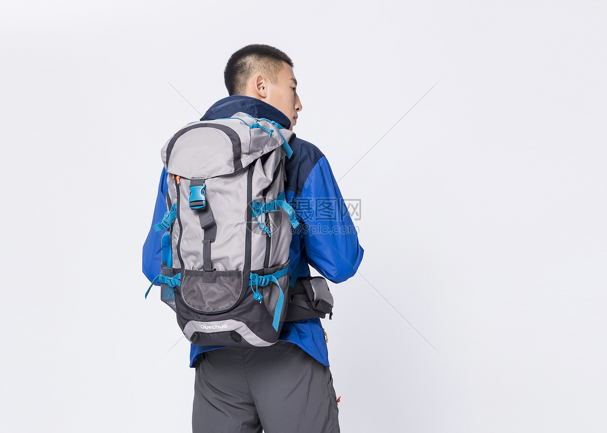 背包的人背影素材-背包的人背影图片素材下载-觅知网
