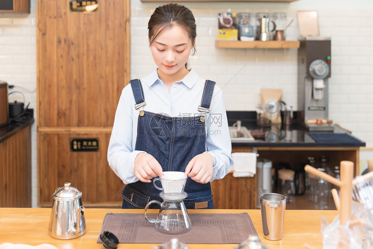 女性咖啡师手冲咖啡图片素材_免费下载_jpg图片格式