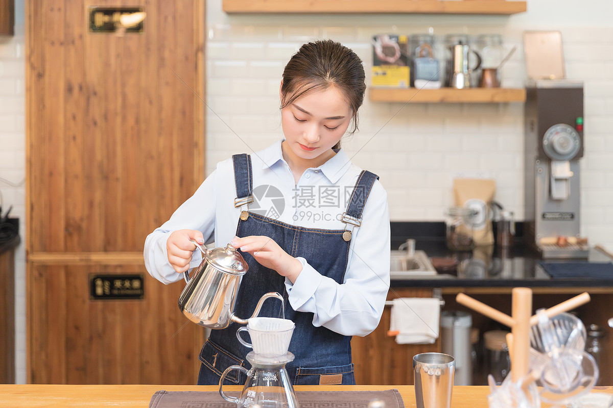 女性咖啡师手冲咖啡图片素材_免费下载_jpg图片格式