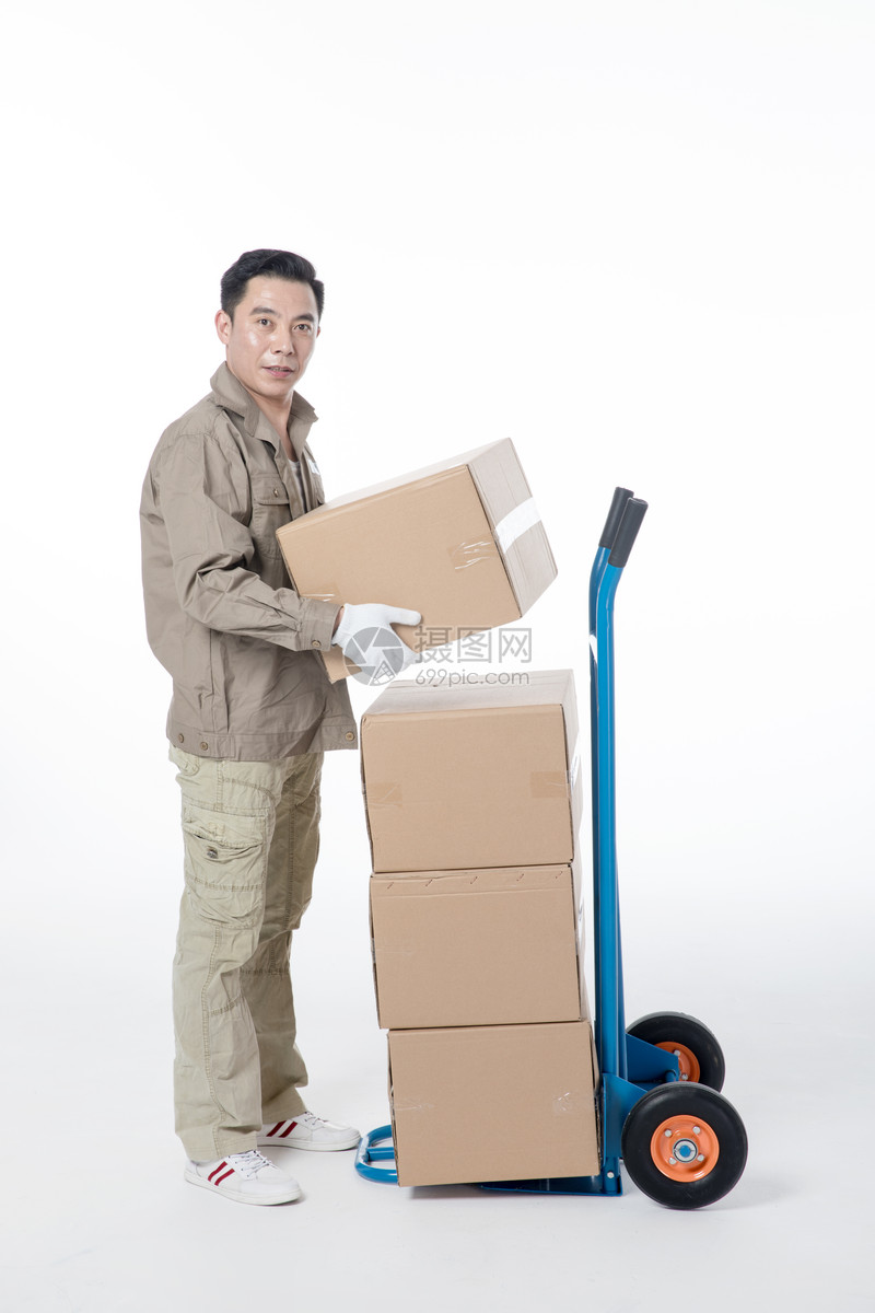 照片 人物情感 仓储物流工人搬运货物.jpg