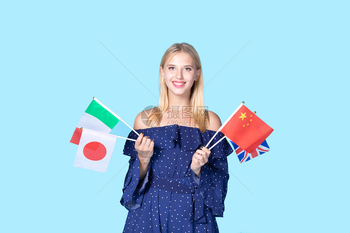留学生手拿国旗
