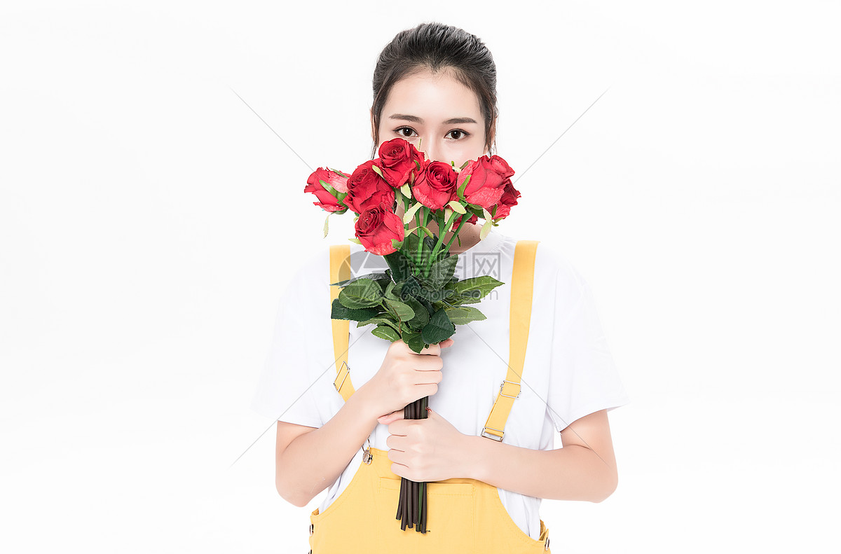 手拿玫瑰花的美女图片素材-编号26371605-图行天下