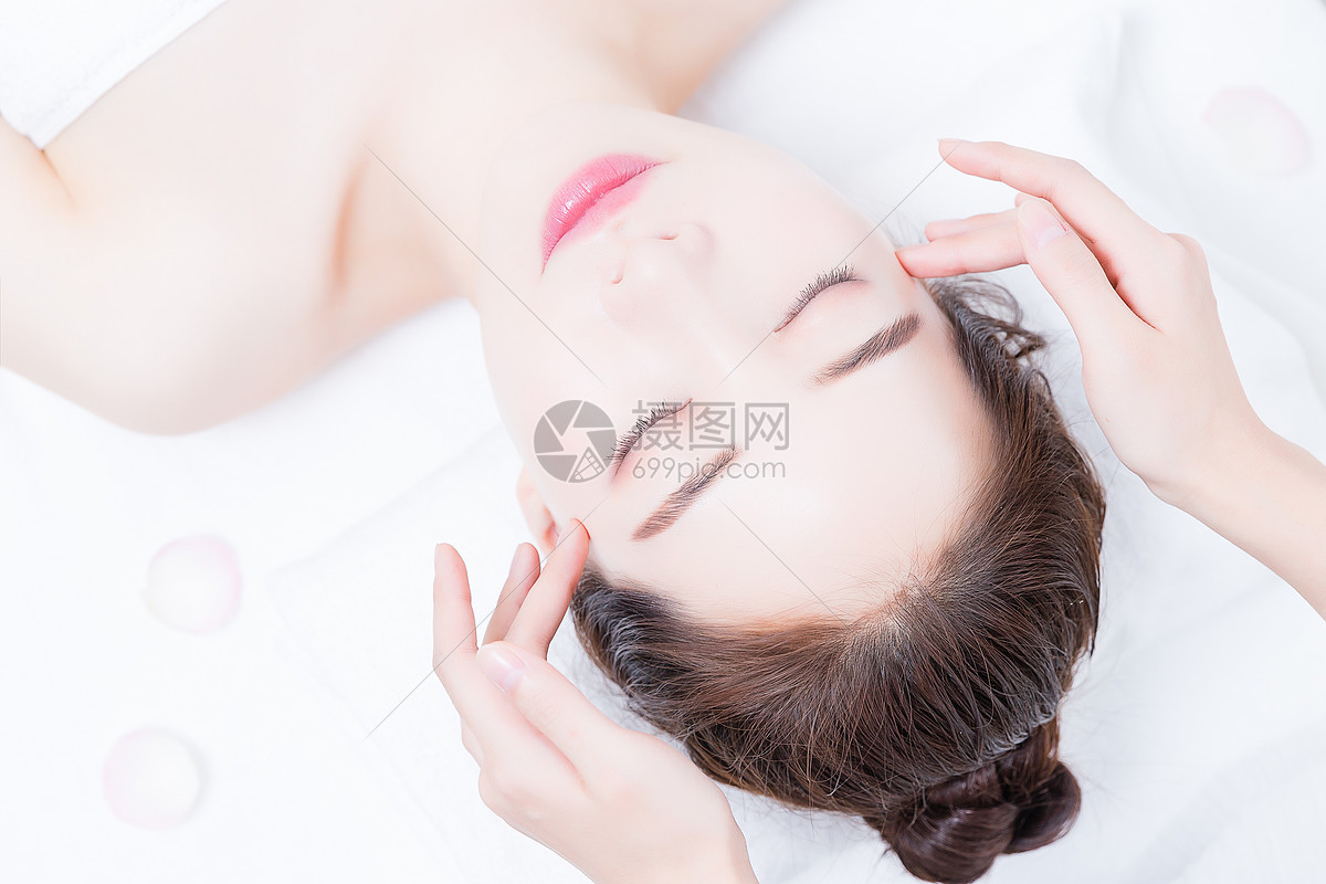 女性美容脸部护肤