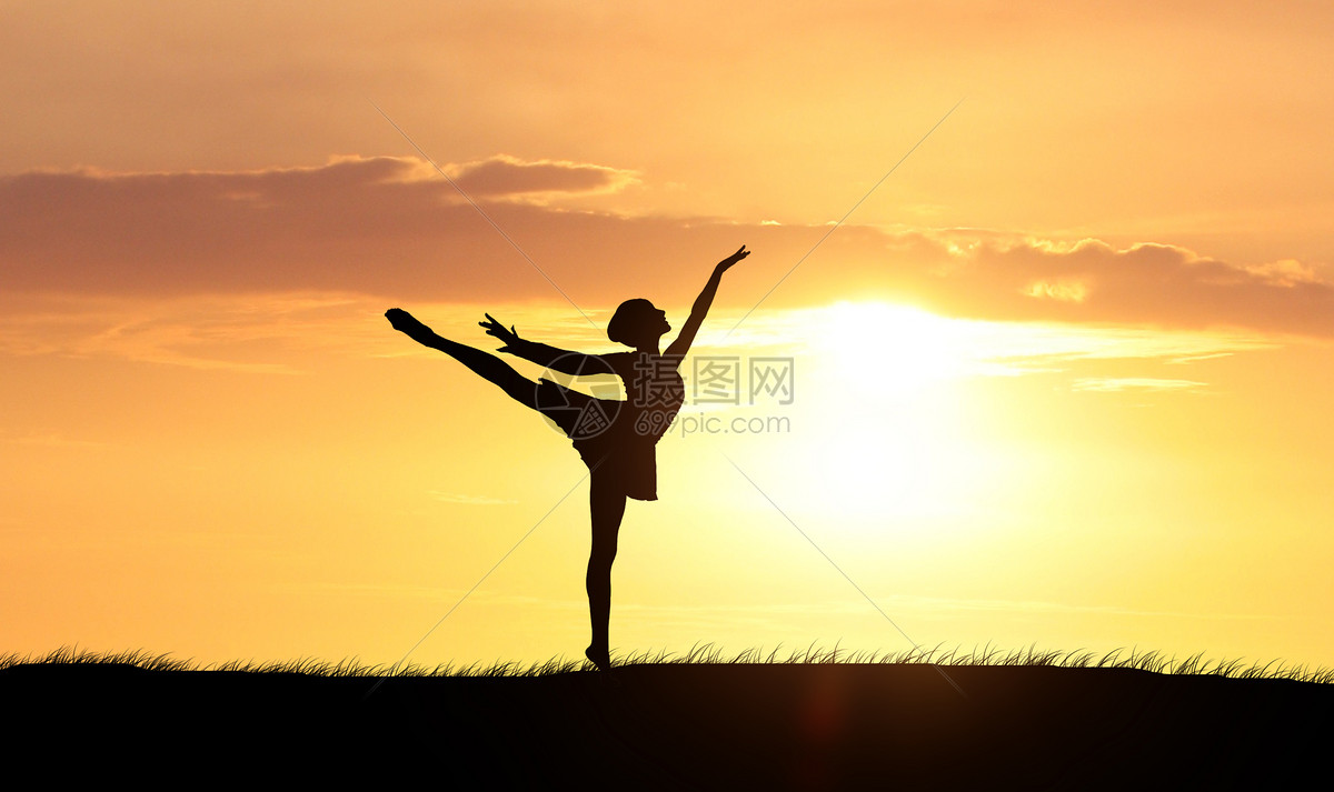 夕阳下跳舞jpg