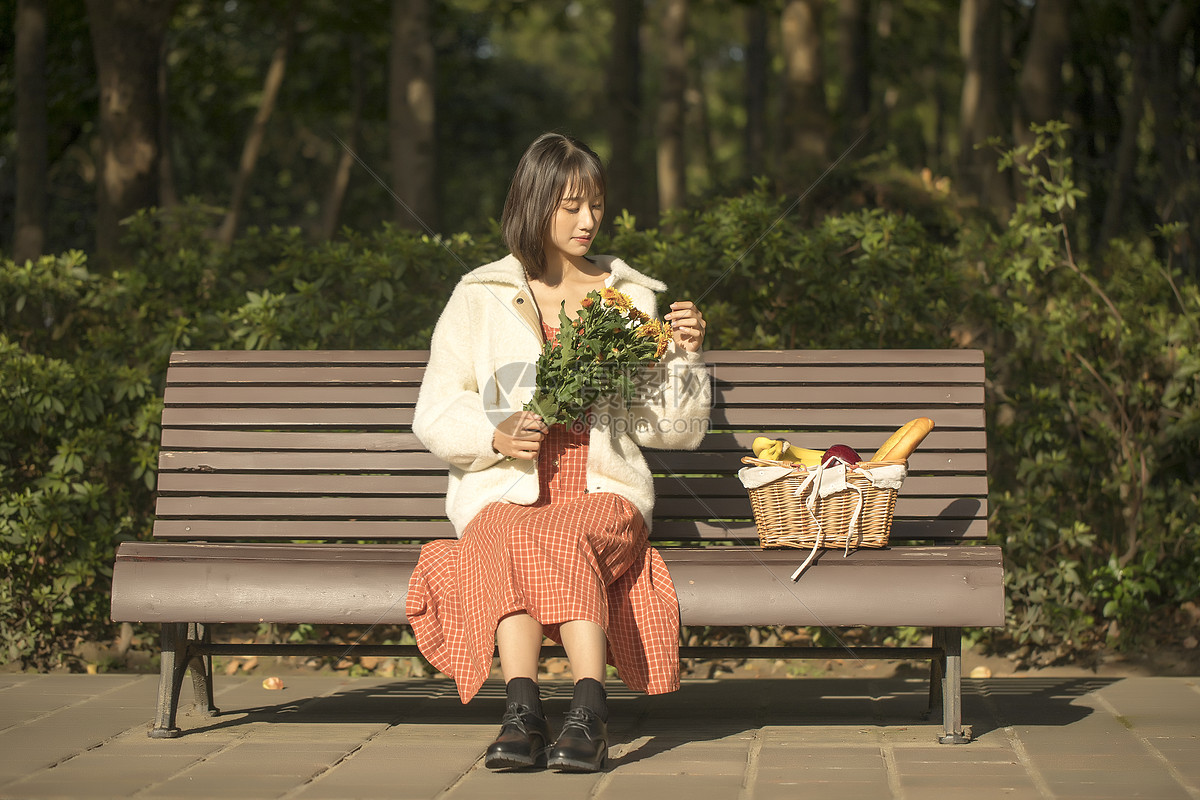 照片 人物情感 户外文艺少女.