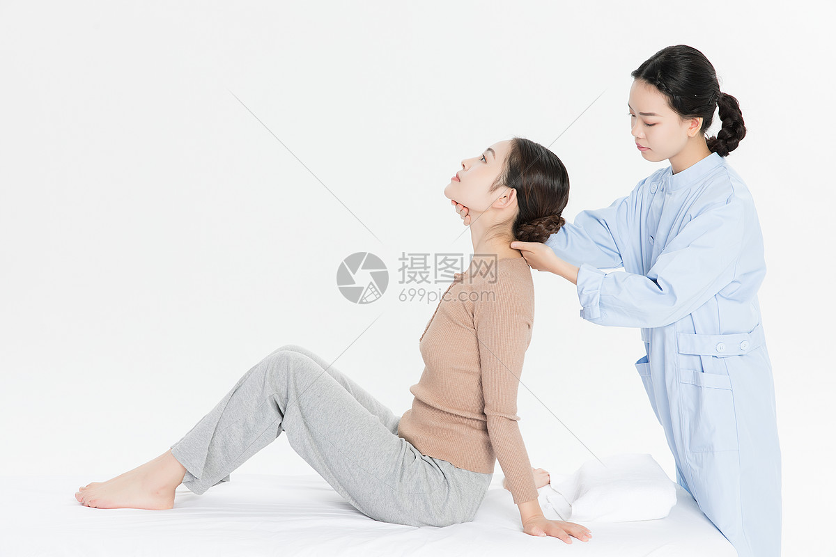 美女养生肩部按摩