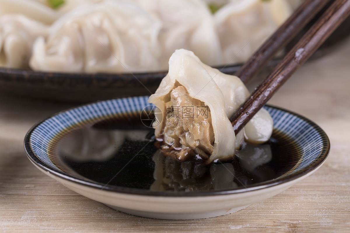 饺子蘸醋