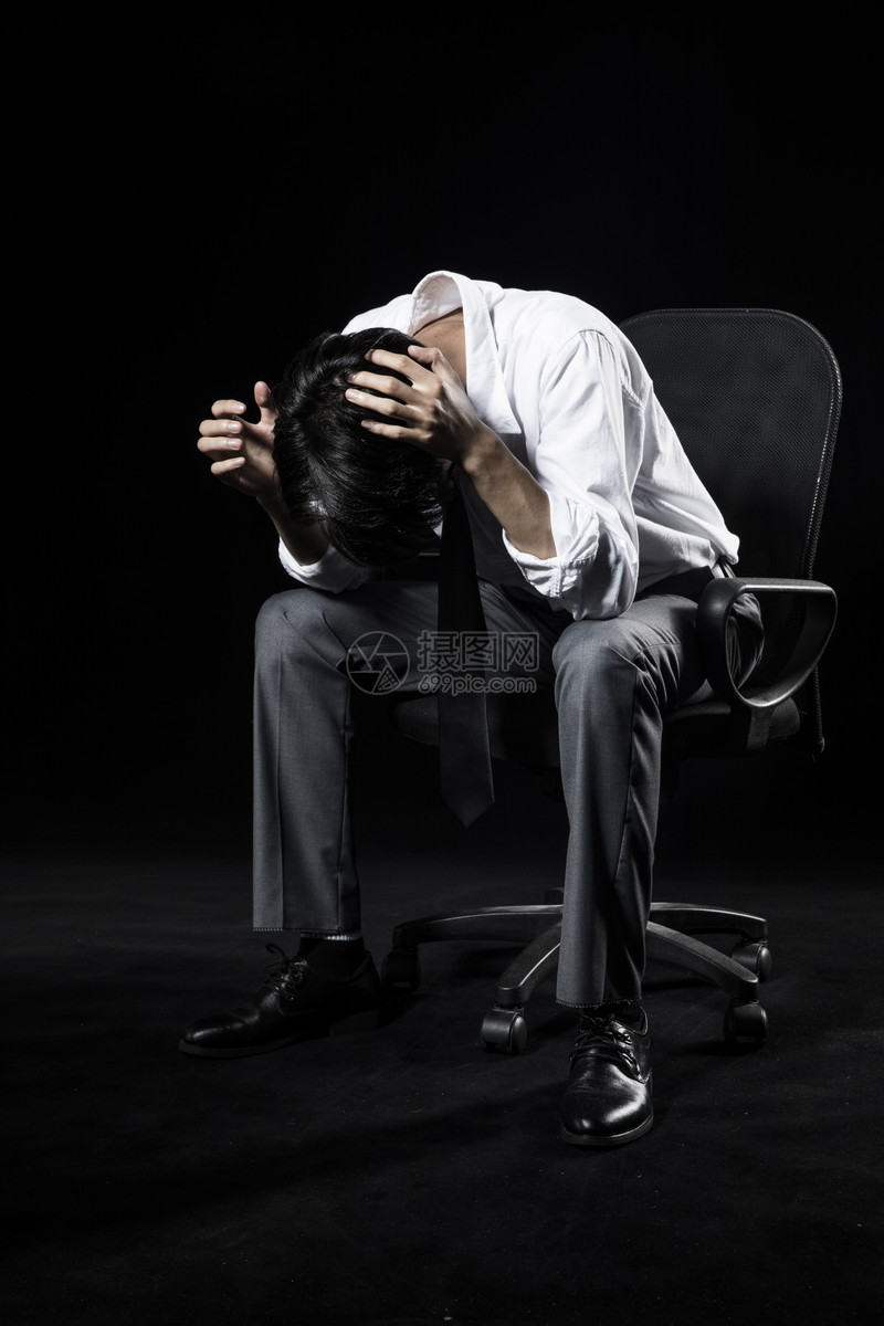 焦虑职场男性