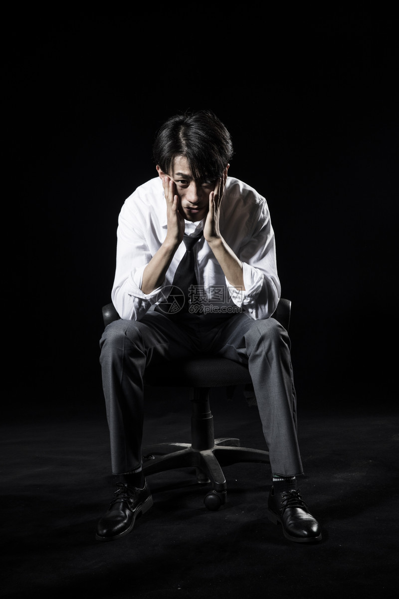 焦虑职场男性