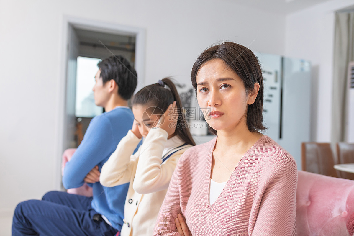 严厉的妈妈形象