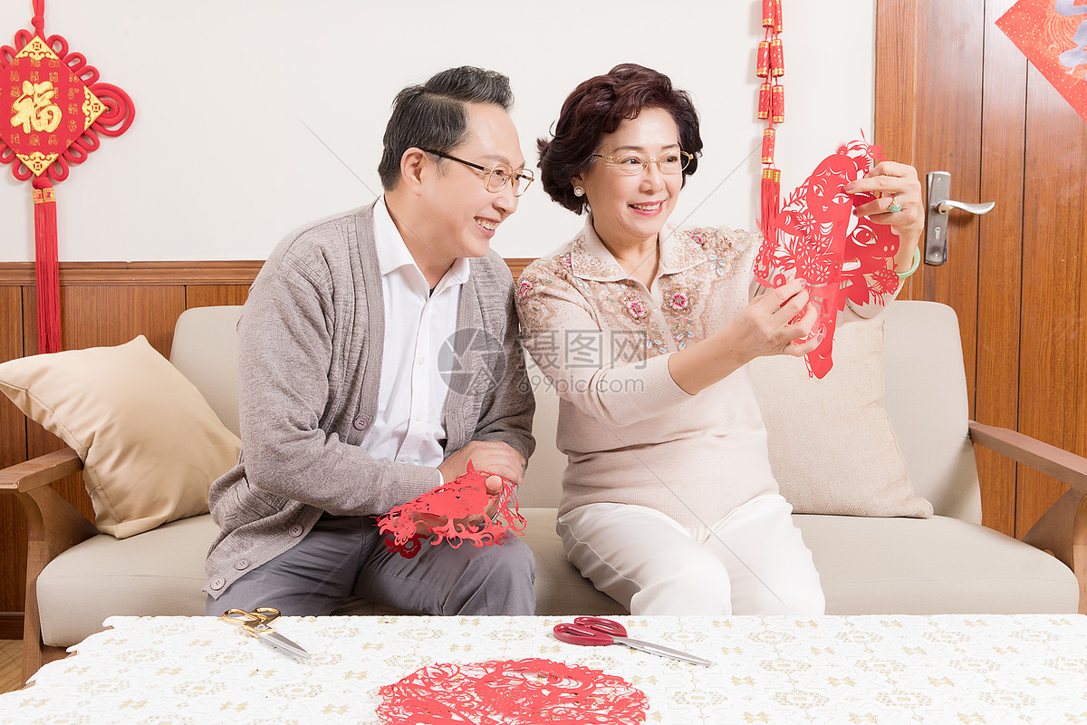 图片 照片 人物情感 春节金婚老人剪纸.