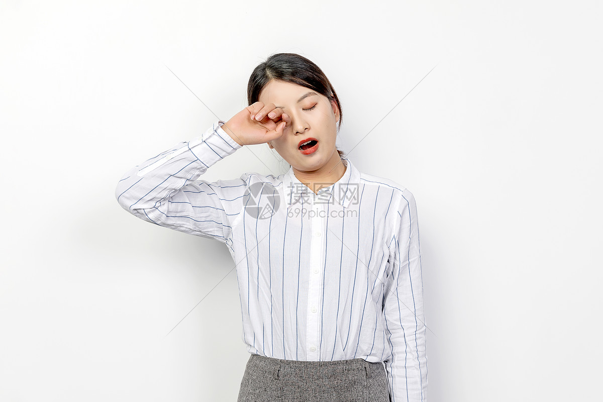 职场疲劳打哈欠