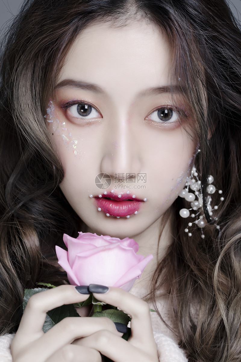 美女美妆