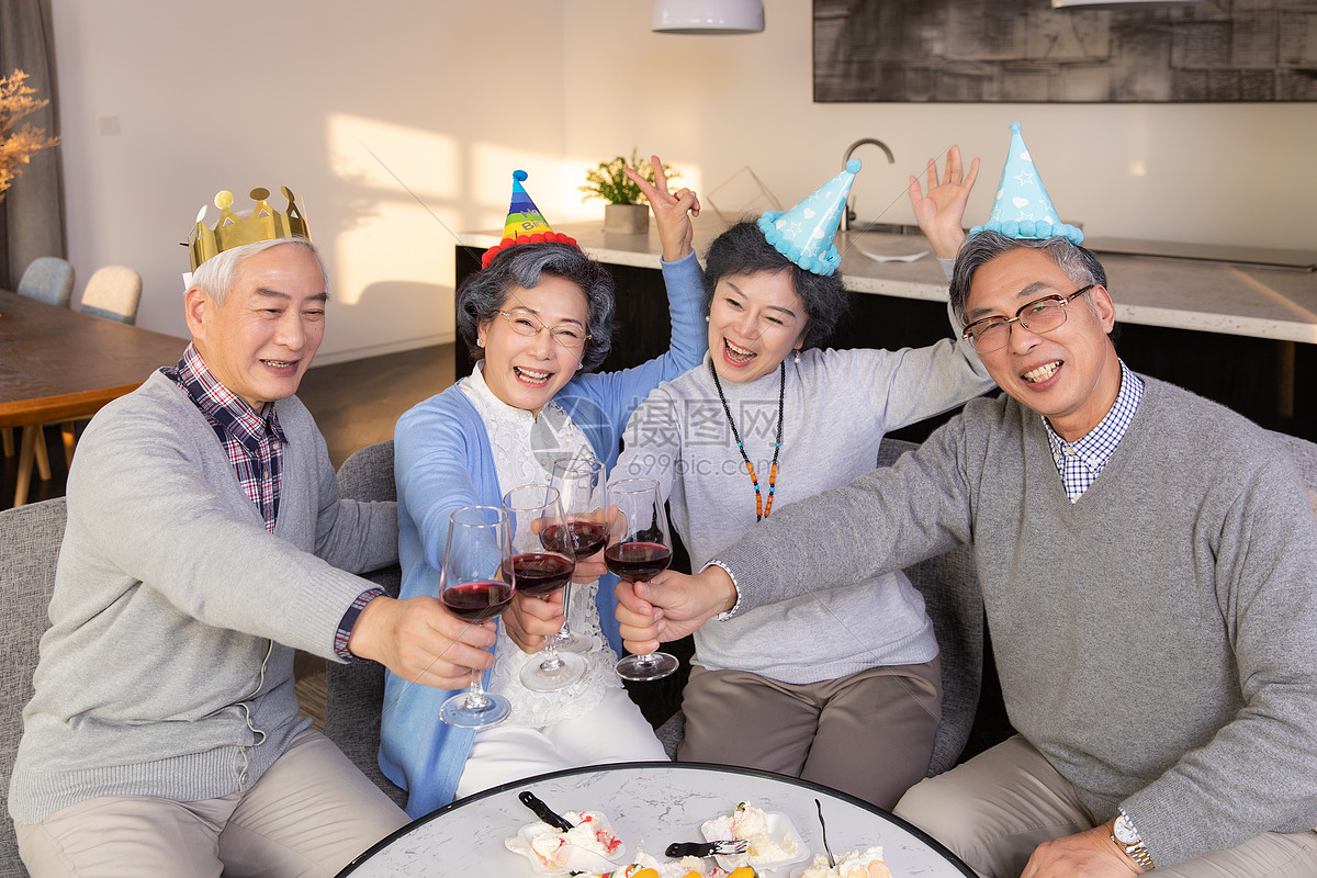 图片 照片 人物情感 老年聚会过生日.