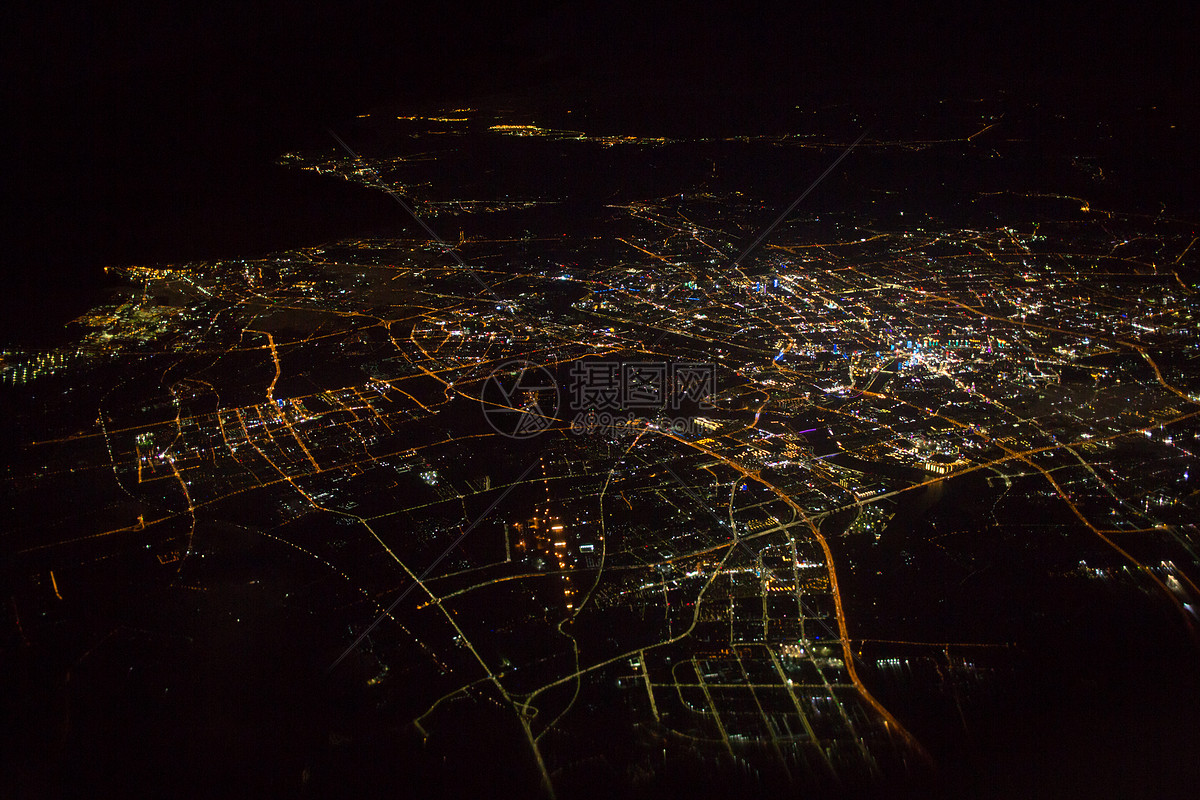 上海城市上空夜景飞机视角